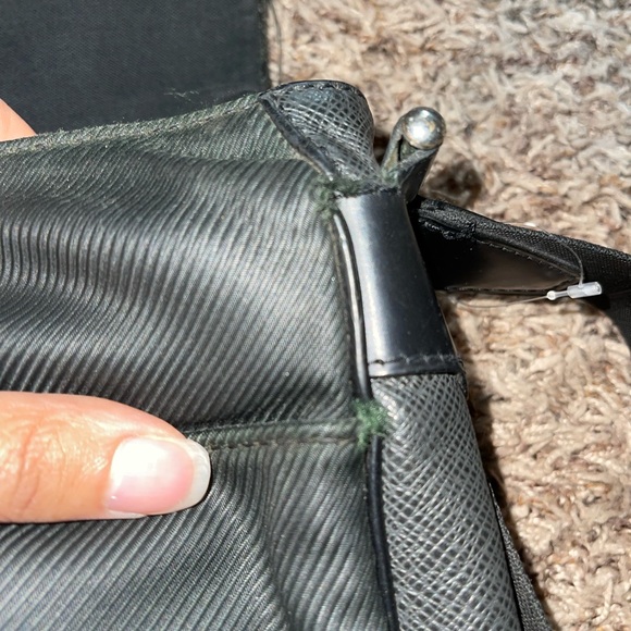 LOUIS VUITTON Taiga Viktor Messenger Bag - Picture 5 of 15